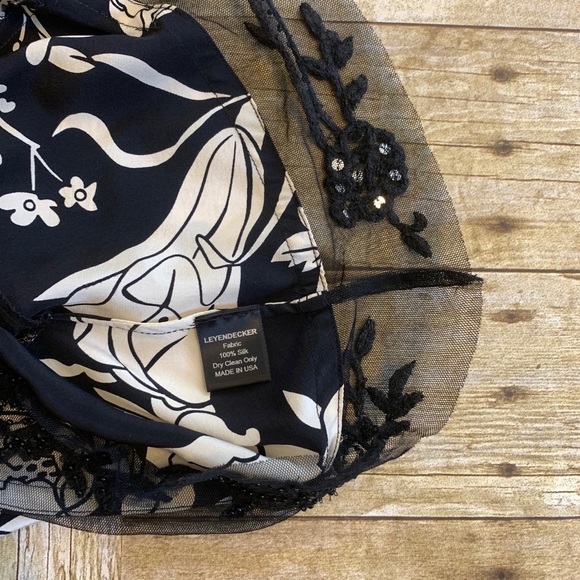 Leyendecker silk black & white beaded blouse Sz 0 - Picture 4 of 5